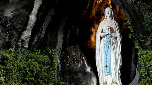 statue vierge lourdes